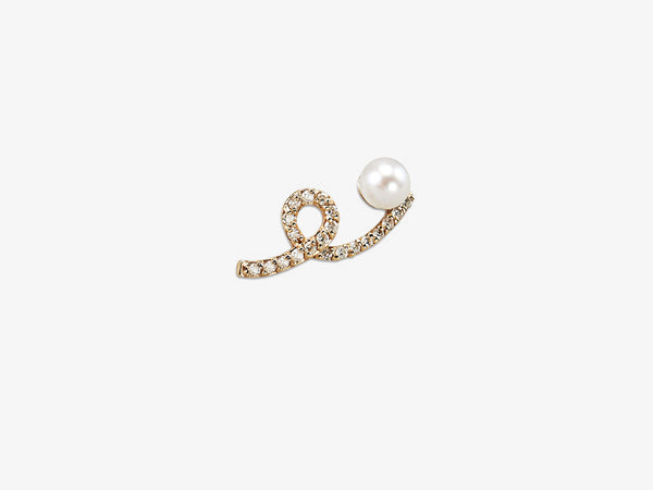 Wavy Single Stud with Diamond Pavé and Pearl Detail